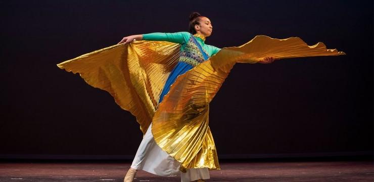 LeeShonel performing liturgical dance